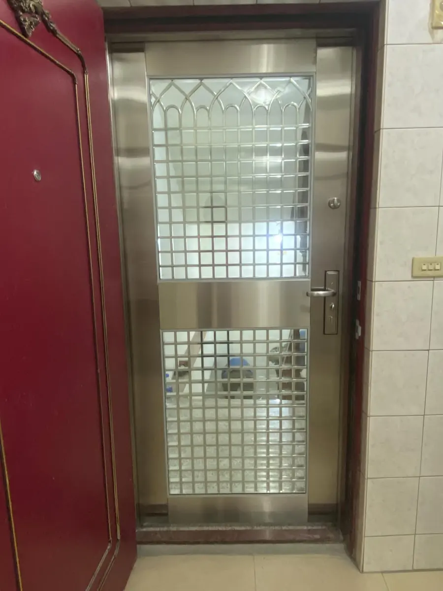 新北市淡水區外玄關門安裝施工實績照片 2