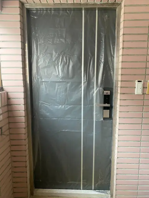 新北市中和區單玄關門安裝施工實績照片 1