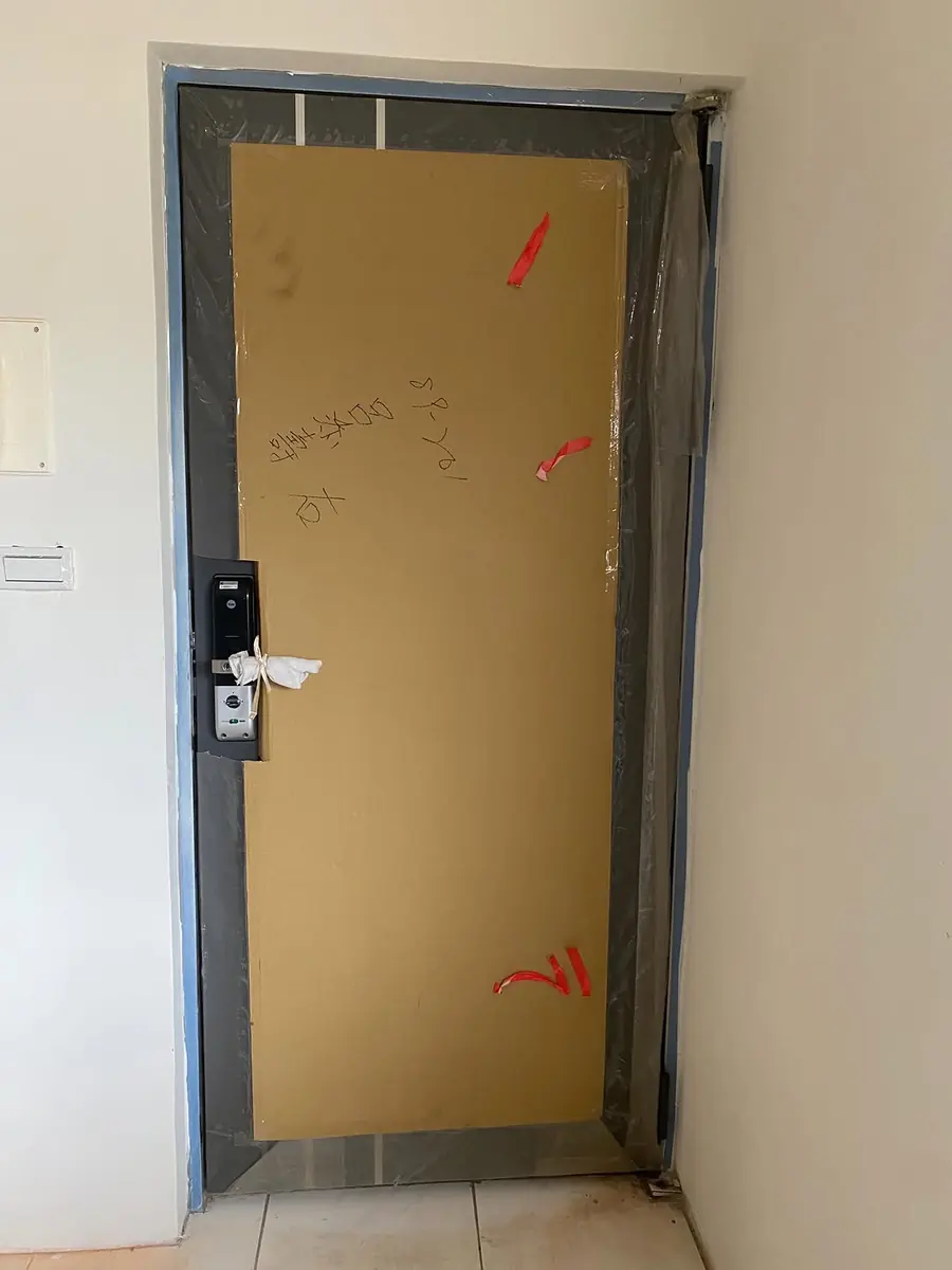 新北市中和區單玄關門安裝施工實績照片 2