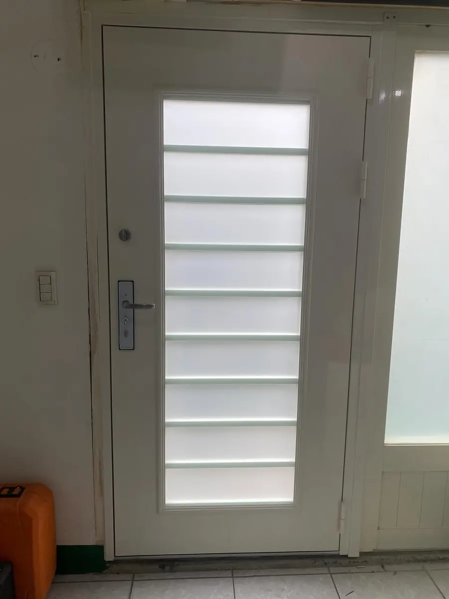 新北市樹林區單玄關門安裝施工實績照片 4