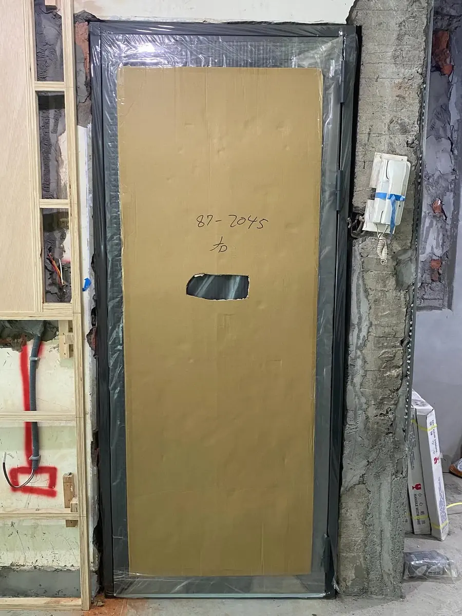 新北市三重區單玄關門安裝施工實績照片 2
