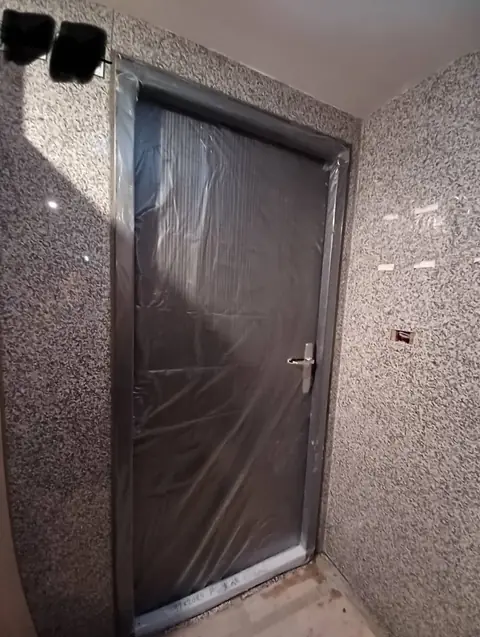 新北市板橋區單玄關門安裝施工實績照片 1