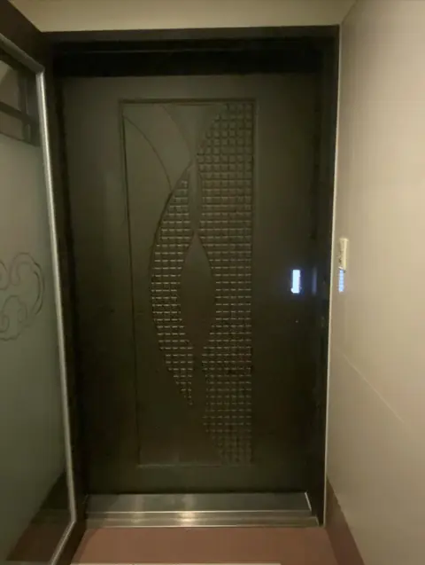 新北市樹林區單玄關門安裝施工實績照片 1