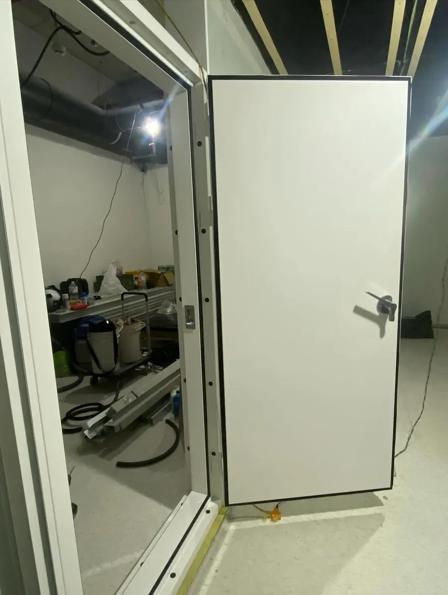 新竹縣竹北市雙玄關門安裝施工實績照片 3