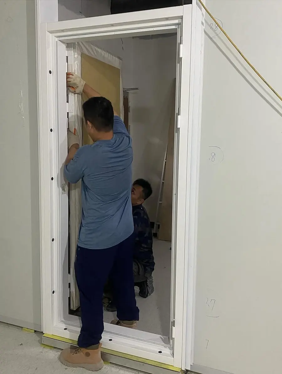 新竹縣竹北市雙玄關門安裝施工實績照片 5