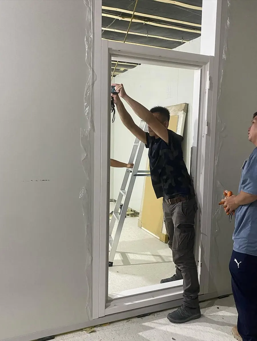 新竹縣竹北市雙玄關門安裝施工實績照片 6