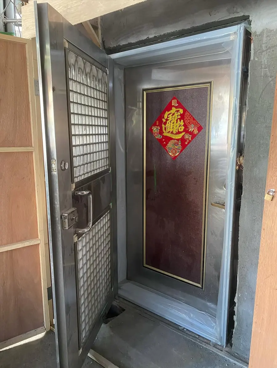 台北市雙玄關門立框與門扇安裝實績照片 1