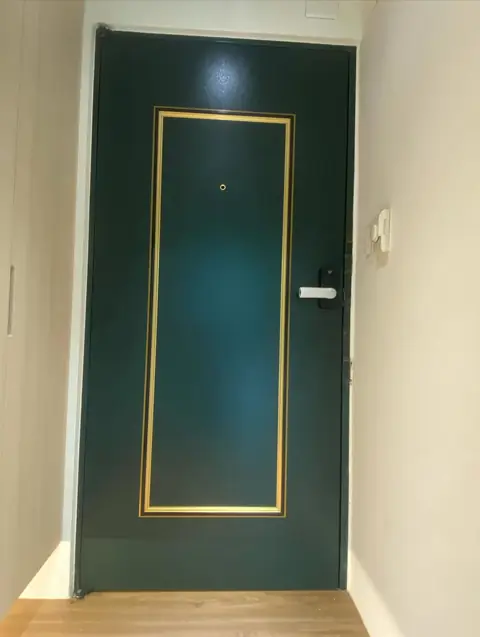 台北市單玄關門安裝施工實績照片 1