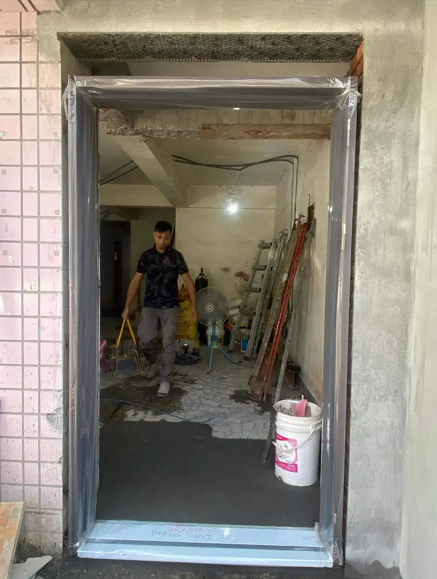 桃園市中壢區雙玄關門安裝施工實績照片 2