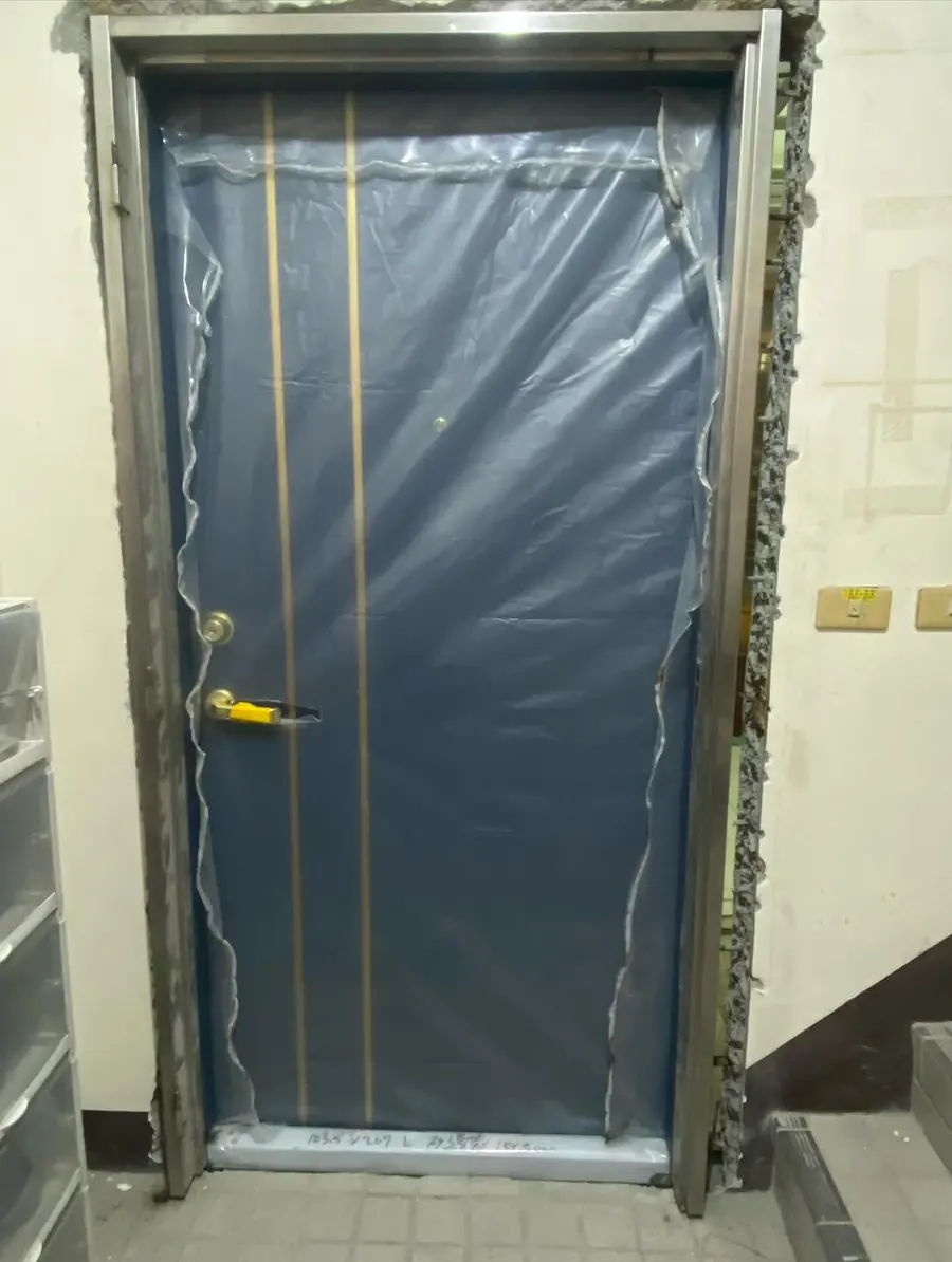 基隆市單玄關門安裝施工實績照片 2