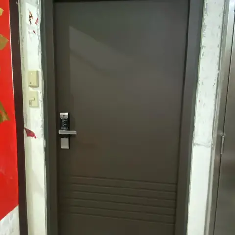 桃園市龜山區單玄關門安裝施工實績照片 1