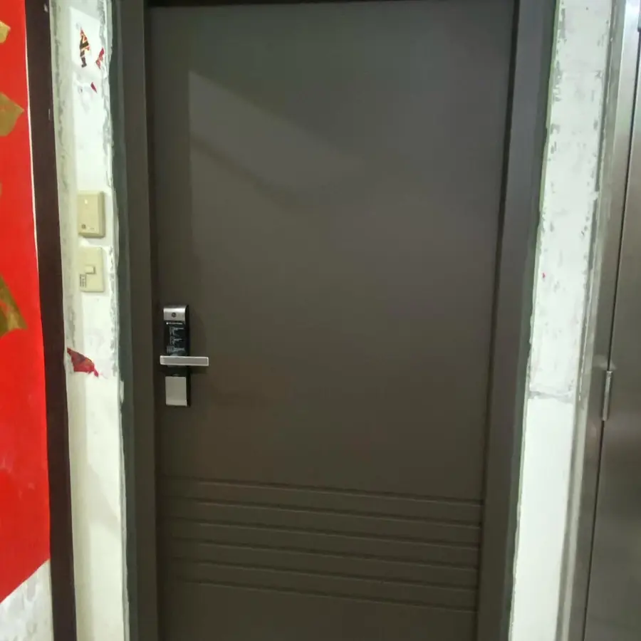 桃園市龜山區單玄關門安裝施工實績照片 1