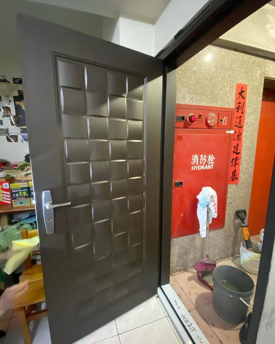 新北市土城區單玄關門安裝施工實績照片 2