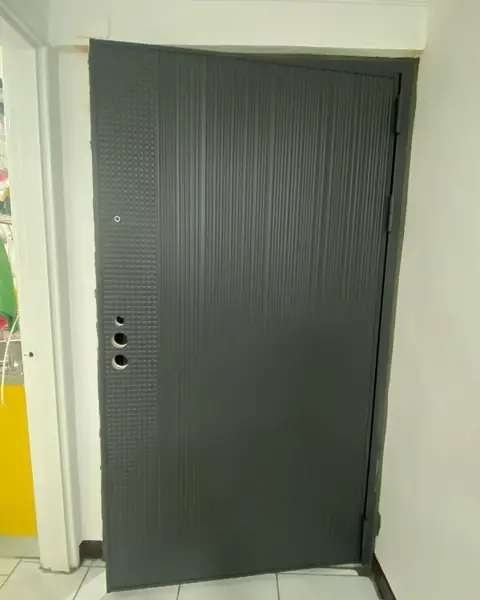 新北市板橋區單玄關門安裝施工實績照片 1