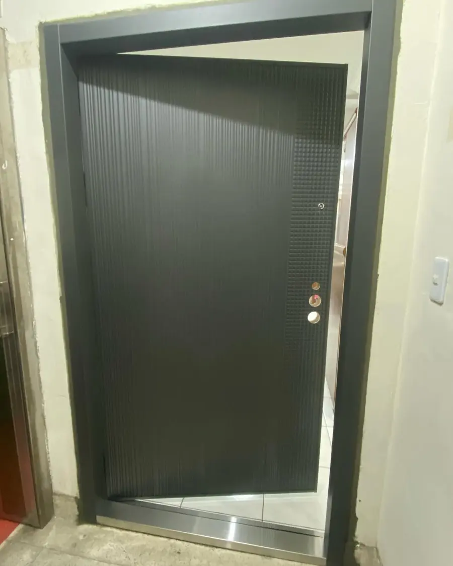 新北市板橋區單玄關門安裝施工實績照片 2