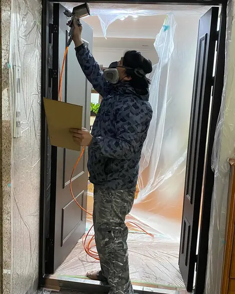 新北市土城區金屬門門框現場美容噴漆實績照片 1