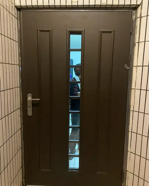 新竹縣湖口鄉雙玄關門安裝施工實績照片 1