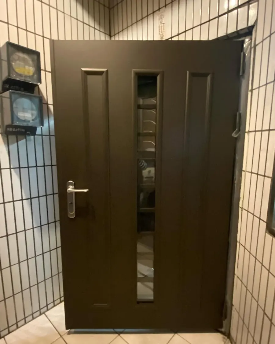 新竹縣湖口鄉雙玄關門安裝施工實績照片 3