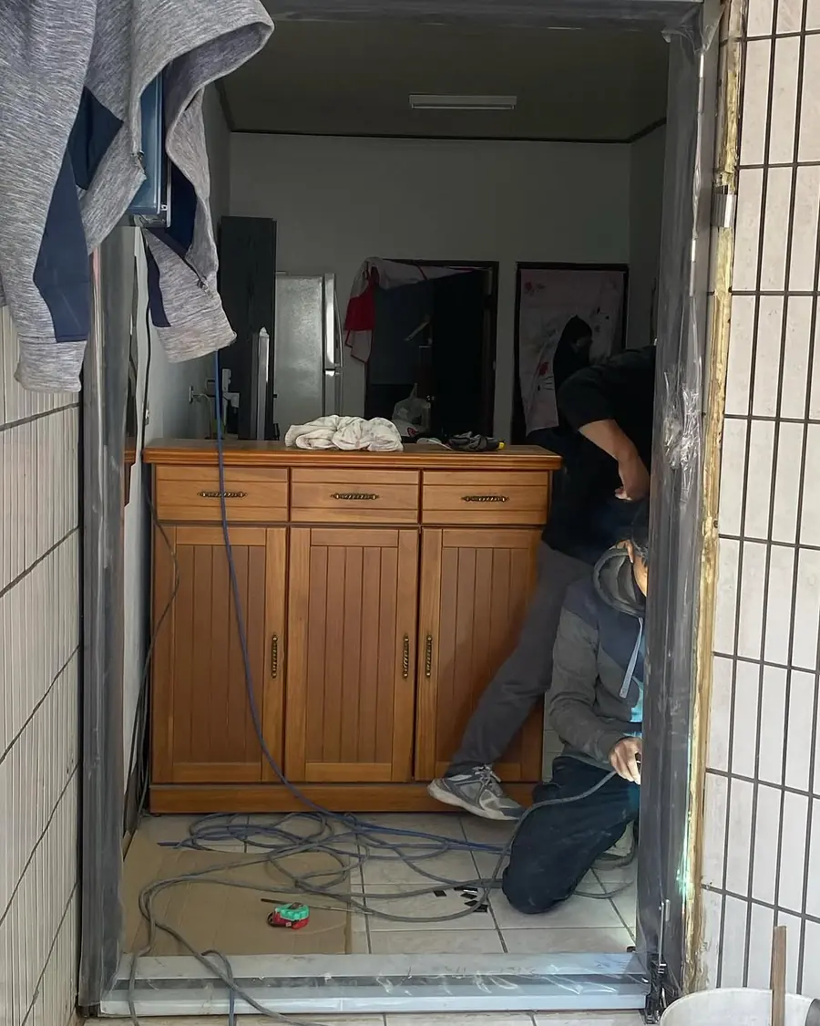 新竹縣湖口鄉雙玄關門安裝施工實績照片 7
