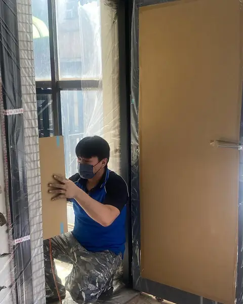 台北市金屬門門框現場美容噴漆實績照片 1