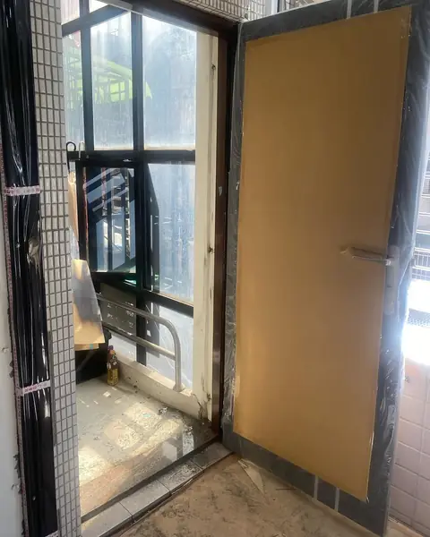 台北市單玄關門安裝施工實績照片 1
