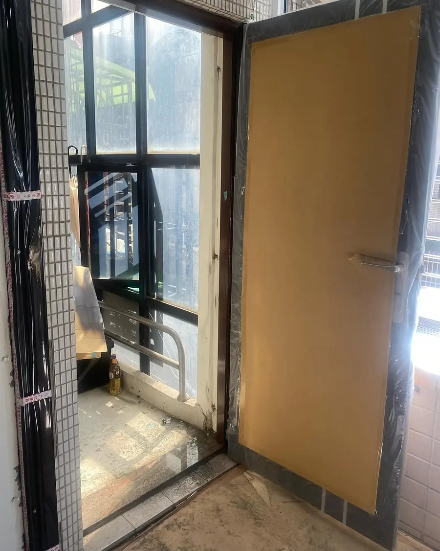 台北市單玄關門安裝施工實績照片 1