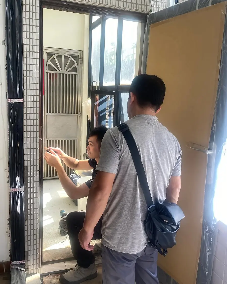 台北市單玄關門安裝施工實績照片 2