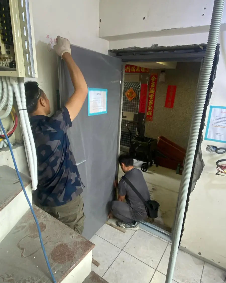 台北市單玄關門安裝施工實績照片 2