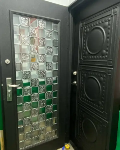 台北市內玄關門安裝施工實績照片 1