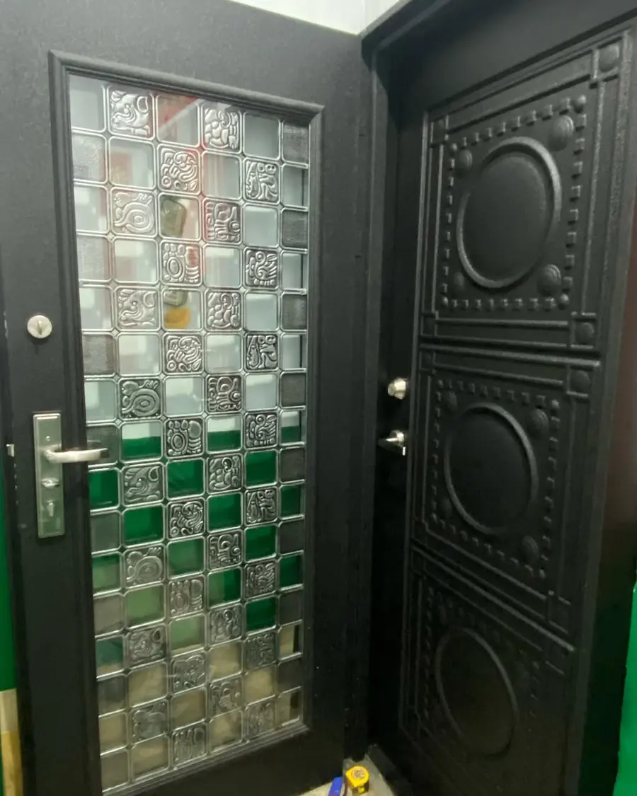 台北市內玄關門安裝施工實績照片 1