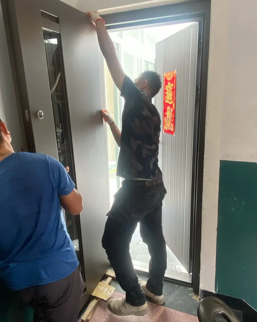 台北市外玄關門安裝施工實績照片 2