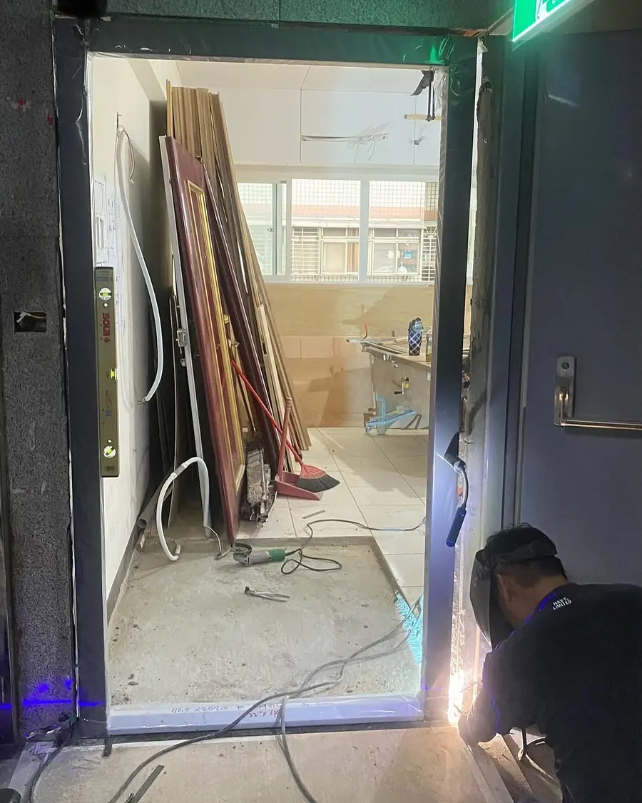 新北市土城區單玄關門安裝施工實績照片 5