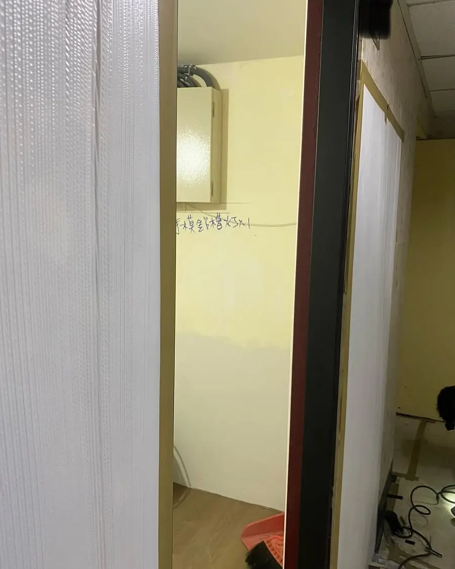 新北市中和區單玄關門門框現場美容噴漆實績照片 7