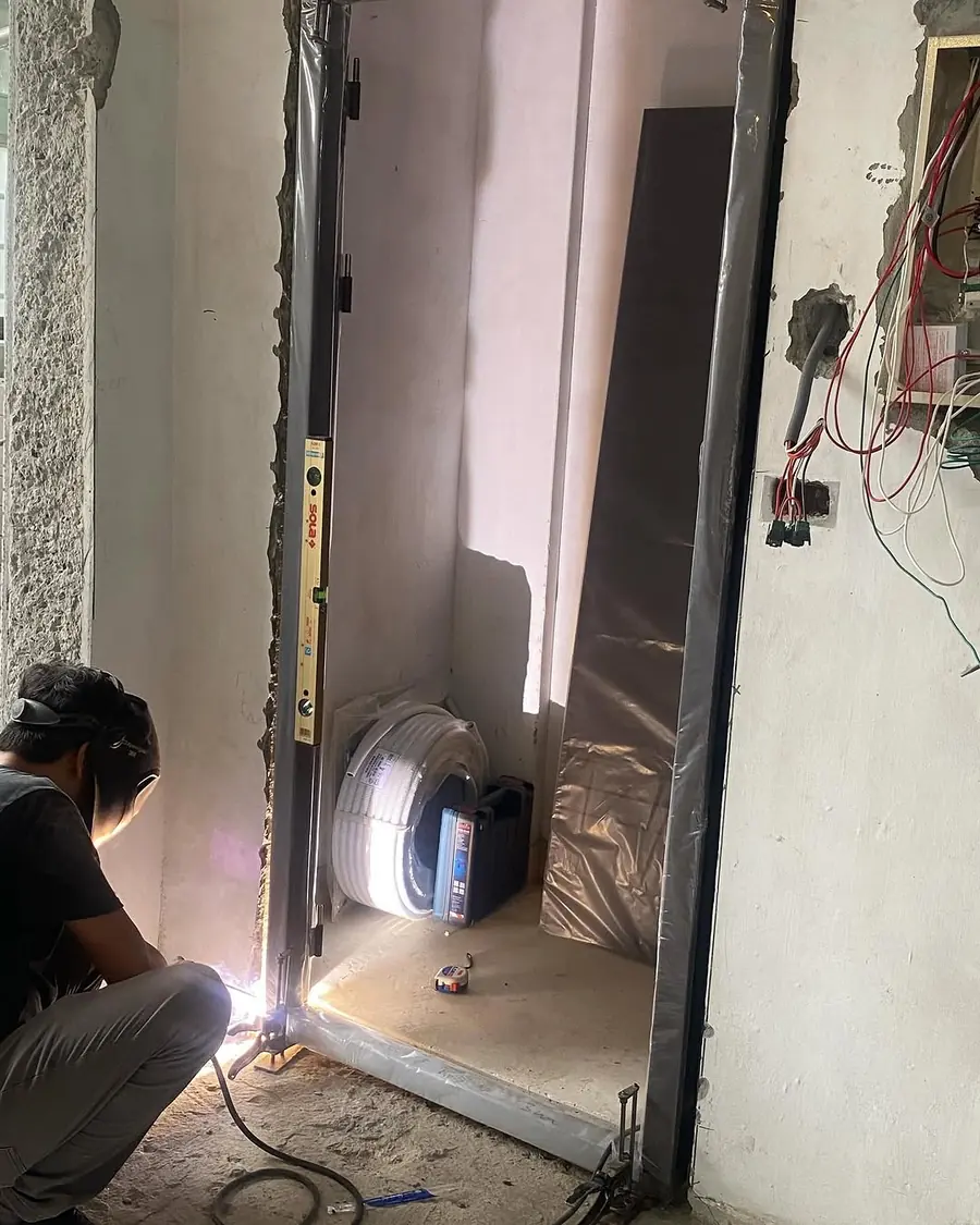 台北市內湖區單玄關門安裝施工實績照片 4