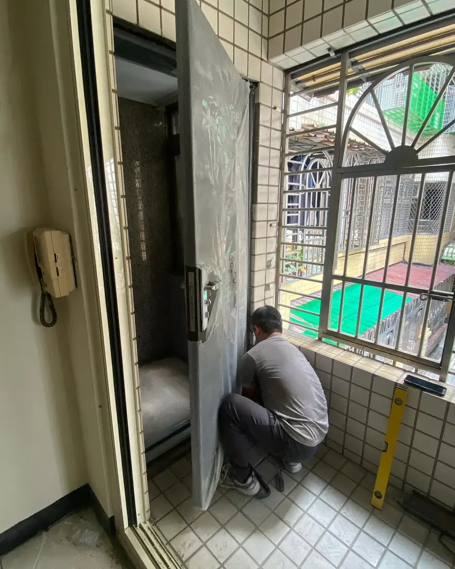 新北市新莊區單玄關門安裝施工實績照片 3