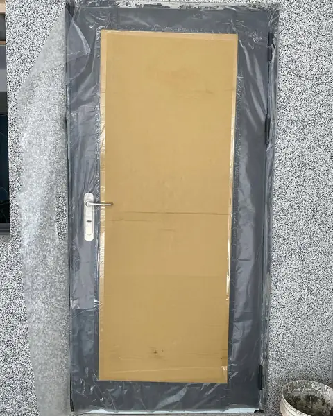 桃園市中壢區雙玄關門安裝施工實績照片 1
