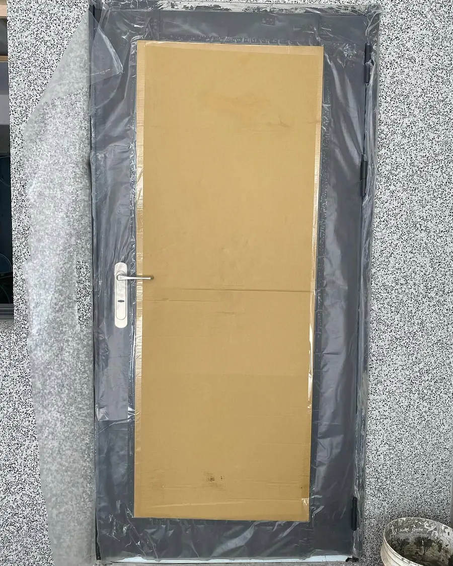 桃園市中壢區雙玄關門安裝施工實績照片 1