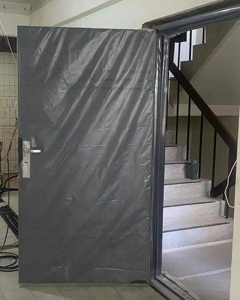 台北市單玄關門安裝施工實績照片 1