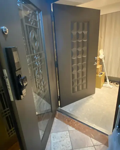 新北市永和區雙玄關門安裝施工實績照片 1