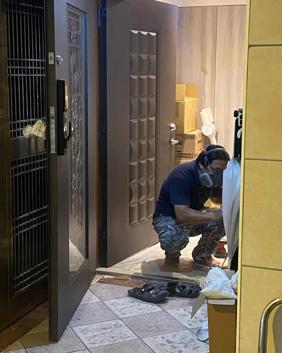 新北市永和區雙玄關門安裝施工實績照片 3