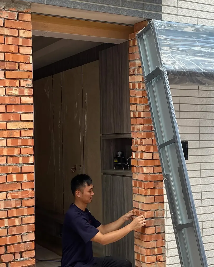 桃園市中壢區雙玄關門安裝施工實績照片 2