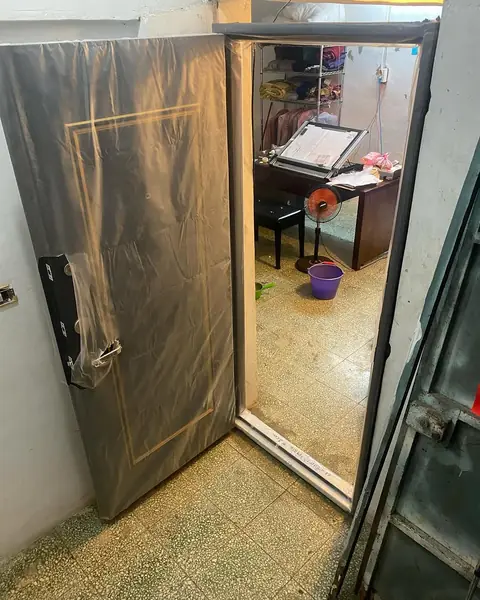 台北市萬華區單玄關門安裝施工實績照片 1