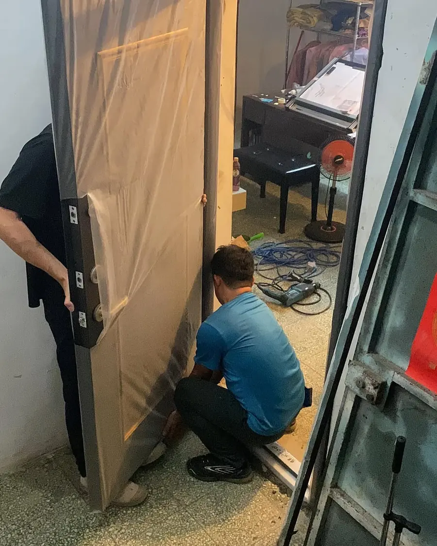 台北市萬華區單玄關門安裝施工實績照片 3