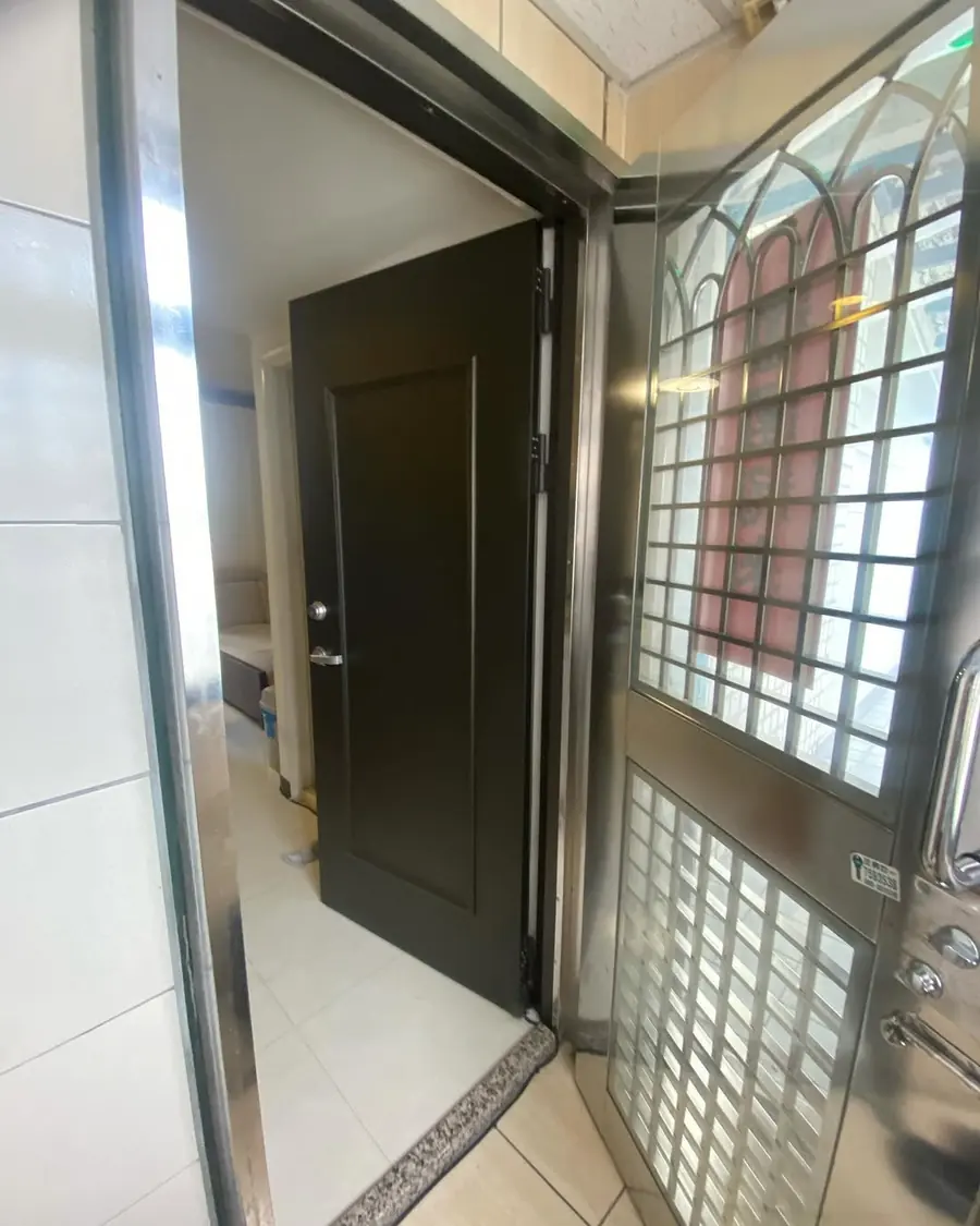 台北市南港區單玄關門門框現場美容噴漆實績照片 1