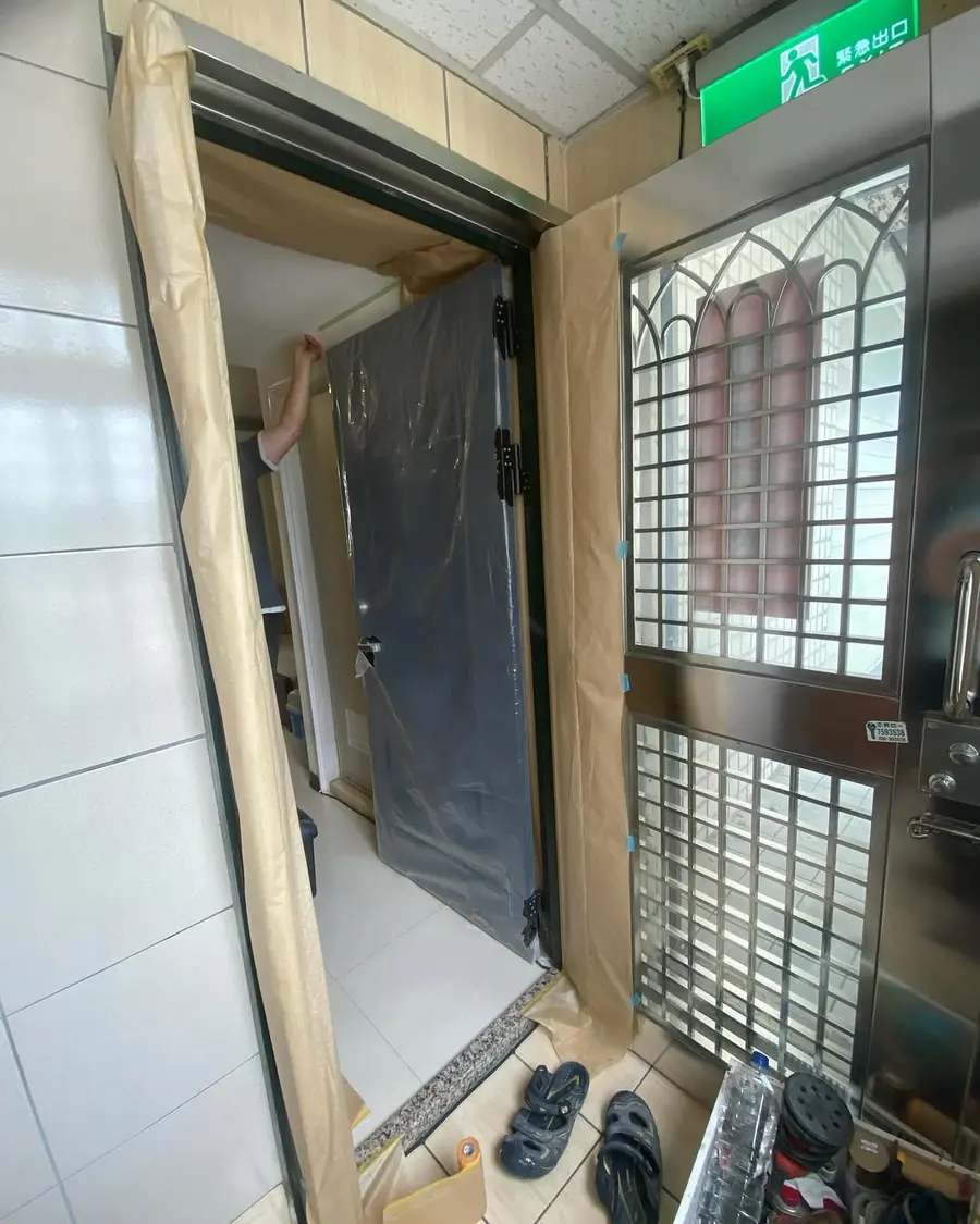 台北市南港區單玄關門門框現場美容噴漆實績照片 2