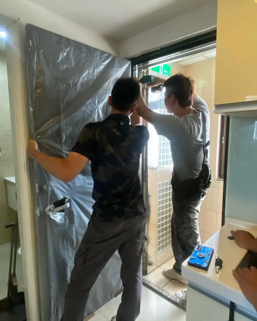 台北市南港區單玄關門門框現場美容噴漆實績照片 4