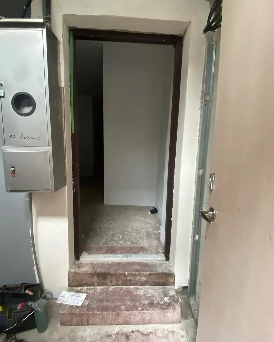 新北市三重區單玄關門安裝施工實績照片 4