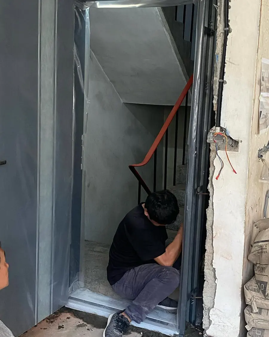 新北市板橋區雙玄關門安裝施工實績照片 4