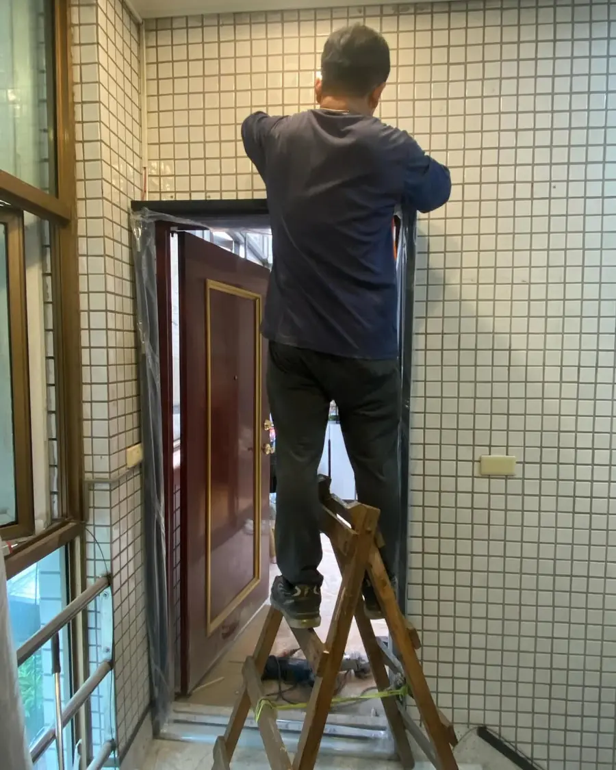 新北市板橋區外玄關門安裝施工實績照片 3